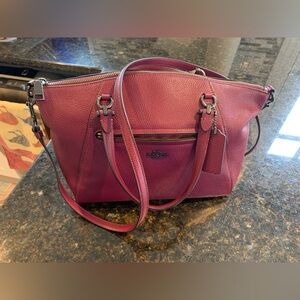 Pebbled leather Coach tote in excellent condition.